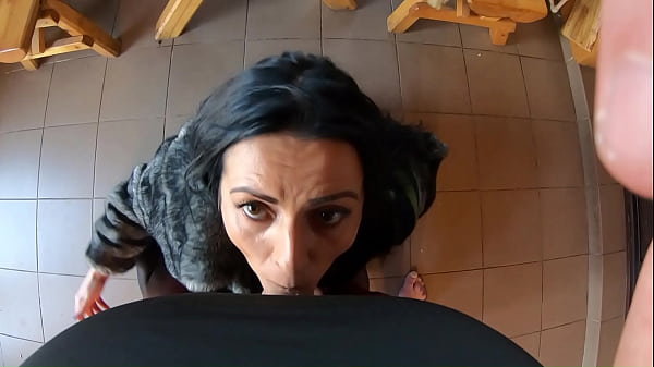 Anteprima: pompino, scopata e gioco di sborra con i miei amici impotenti di mio marito mentre indossa una pelliccia, episodio 240