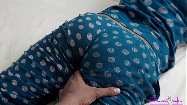 जीजा साली पहली सालगिरह मना रही है, देसी भाभी अपने मुंह में विशाल वीर्य लेकर गरारे कर रही है