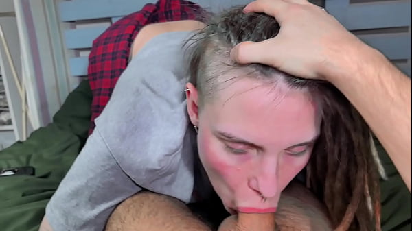 Il suo corpo chiede una bella scopata. Osso prono, pompino e pecorina sono la migliore combinazione!