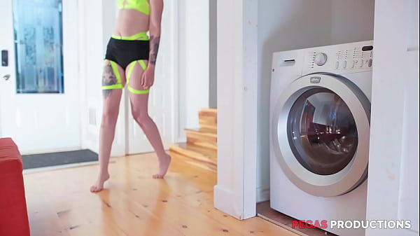 Teen anal pose vidéo