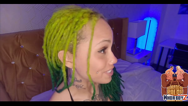 Die sexy Ebenholzschlampe WetKittyCity lässt sich von BBC ficken und ins Gesicht spritzen