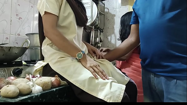 18 साल की फूल जैसी लड़की को उसके हरामी जीजा ने अपनी बीवी के सामने रुलाया.