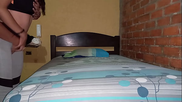 Bạn trai của tôi mang lại cho tôi một cuộc vui đầy đam mê. đá quý latinh