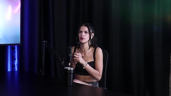 Il suo ex fidanzato le ha insegnato come dare il culo e il piacere anale - Debora Andrade (SHEER/RED)