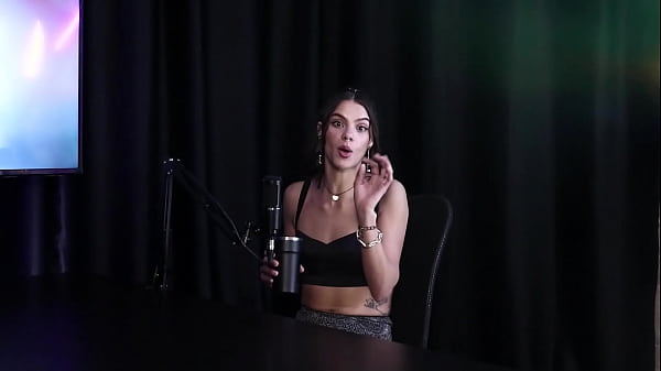 Il fisico non ha importanza, preferisce un uomo intelligente, e se fa sesso con uno cattivo, si diverte a picchiare siririca, e con squirt... - Debora Andrade (SHEER/RED)