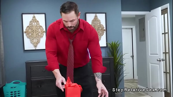 Aprilscherz-Stiefvater fickt Tabu-Blondine