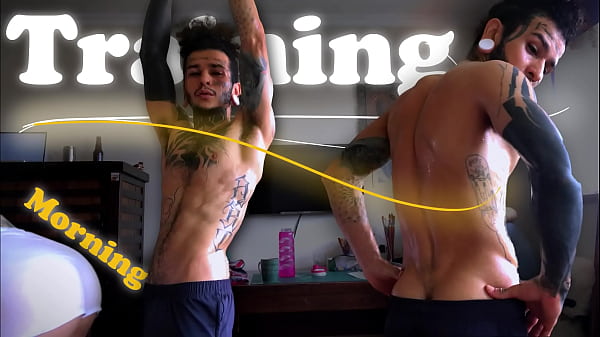 Wildes junges Mädchen posiert