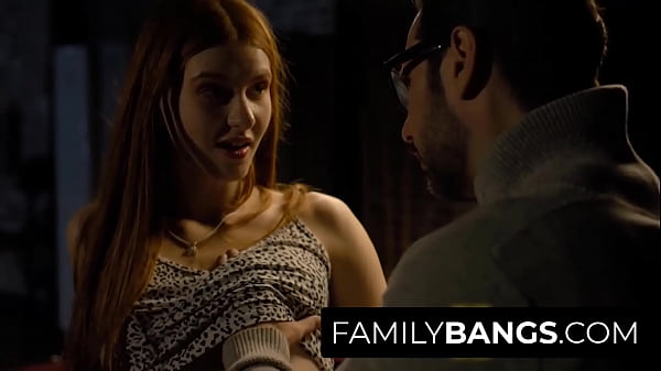 FamilyBangs.com ⭐ Pelirroja tierna recibe semen fresco de su padrastro en su arbusto peludo rojo, Jane Rogers, Tommy