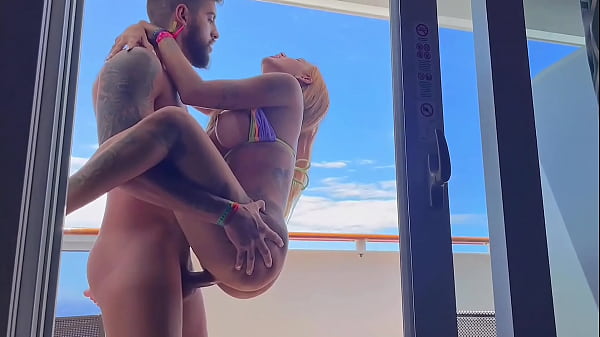 Un pompino teenager si diverte. Video