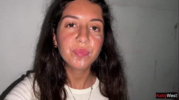 Habe ein verlorenes Mädchen im Wald aufgelesen und ihn in einer verlassenen Villa gefickt