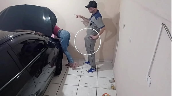 Boss and client got horny in the horny mechanic's workshop!