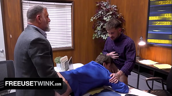 Iniziare una nuova posizione non è mai facile, ma Jack è felice di essere accolto da Keith, il suo nuovo collega