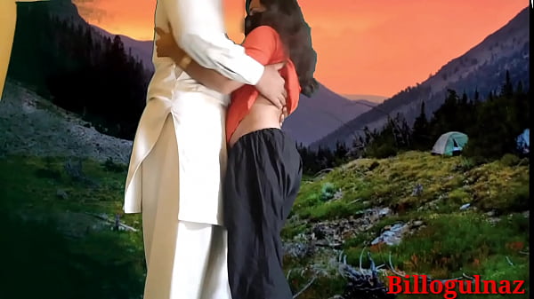 भाई किशोर उम्र की सौतेली बहन को बाहर चोद रहा है