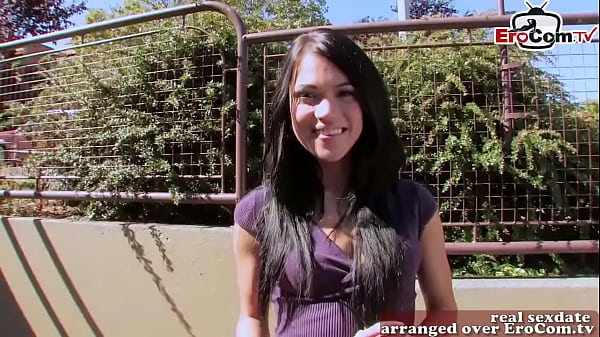 thiếu niên gầy gò dễ thương người Anh nhặt được trên đường phố