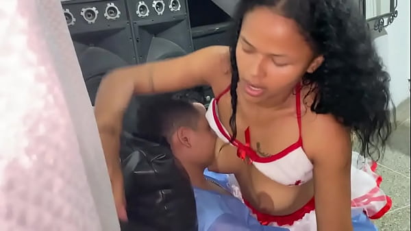 Je baise mon beau-frère sans préservatif et il me casse le cul