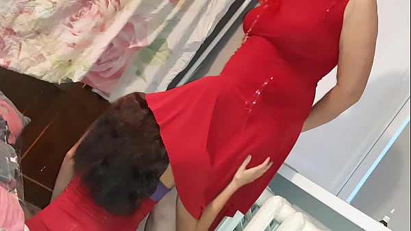 Due ragazze eterosessuali si sono assaggiate le fighe a vicenda in tempo - Le ragazze volano all'orgasmo