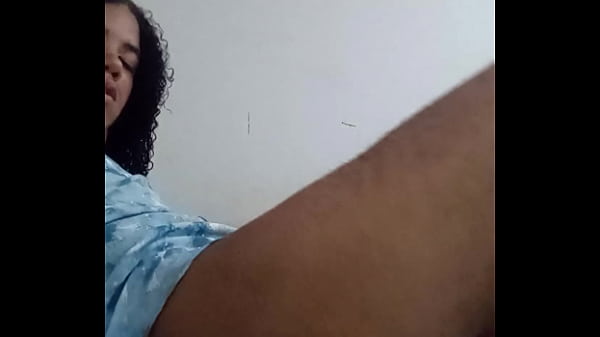 Heiße, wunderschöne Teenie tritt auf – Unbekannt