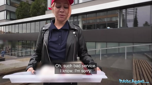 Attractive Teen Girl enjoys herself in cumshot