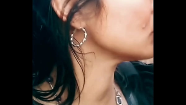 Sexo al aire libre con extra&ntilde_o que me mira hace d&iacute_as atras