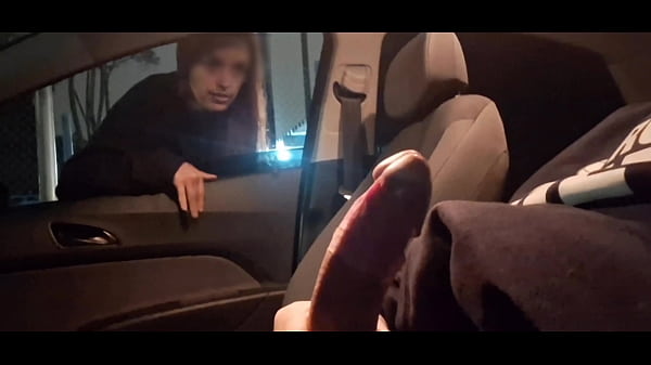 Handjob mạo hiểm cho hot girl trên đường phố nơi công cộng!