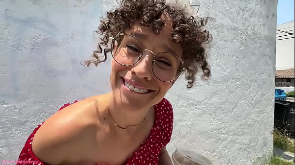 Mẹ kế thích những chàng trai lùn với cu nhỏ