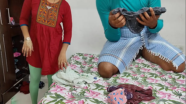 Komal was going to take a bath. Her younger brother-in-law came and smelled her pussy.