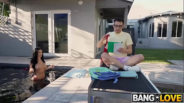 La matrigna è una Easy A Johnny Love, Danae Mari