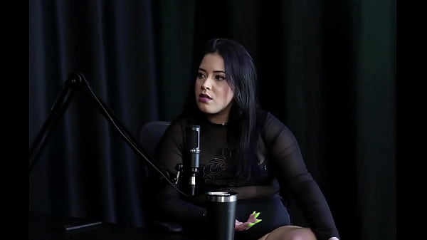 Er hat einen 128 cm großen Arsch, er ist bisexuell, aber nicht jede Frau steht auf ihn, und sein Geschmack an Männern ist, dass er einen großen Schwanz hat – Pri Melancia (SHEER/RED)