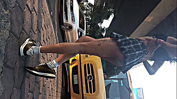 Guarda il bel video di una teenager latina