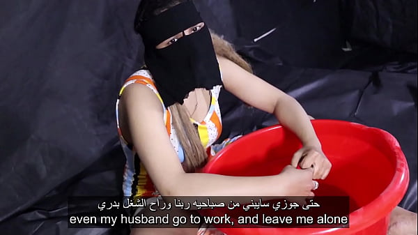 Bella teenager stuzzica l'anale