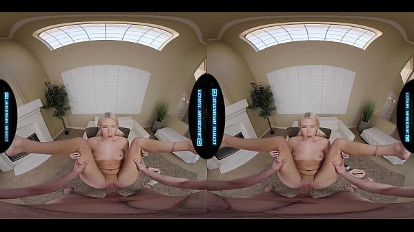 Ayudando a tu linda compañera de cuarto con trenzas cuando se retrasa en el pago del alquiler - Skylar Storm - LethalHardcoreVR