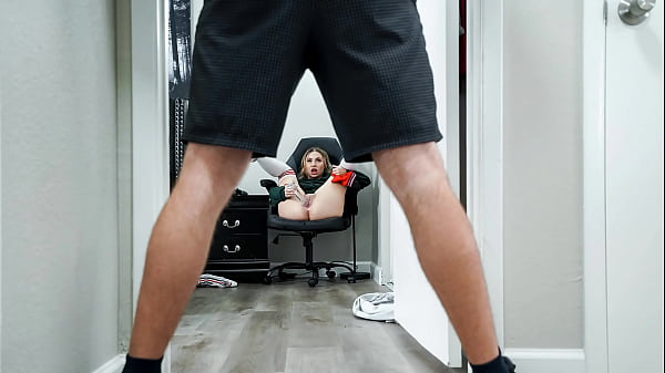 小继女学会了真正的鸡巴能做什么！ - 蒂尼加尔