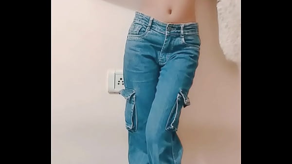 हॉट भारतीय खूबसूरत स्लिम सोलो लड़कियाँ अपने स्तन और चूत के साथ आनंद ले रही हैं