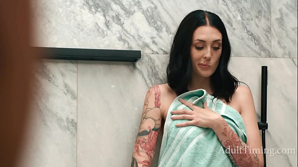 वाह महिला.. मुझे भी स्नान करने की आवश्यकता है - ओलिवर डेविस, चार्लोट सिंस