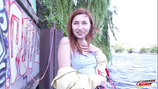 जर्मन स्काउट - कास्टिंग बकवास में छोटी किशोरी एंजी एलिफ़ के लिए गांड में बड़ा डिक