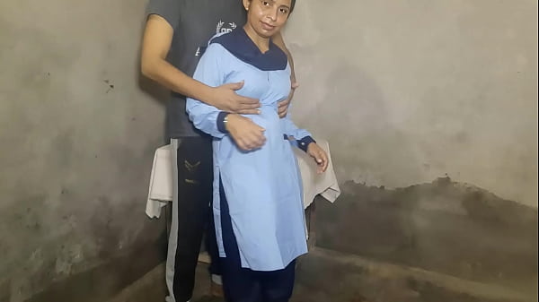 इंडियन वर्जिन स्कूल लड़की ने पहली बार अपने टीचर से चुदाई की, हिंदी सेक्स