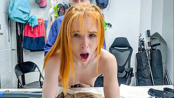 प्यारी सी दुकानदार एक अच्छी लड़की होने का दावा करती है - चोर चोर