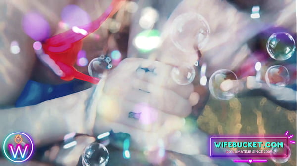 वाइफबकेट प्रस्तुत करता है 22 मिनट का बेहतरीन घरेलू वास्तविक शौकिया अंडरवॉटर सेक्स