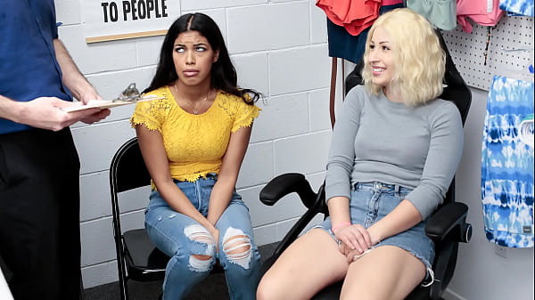 &quot_बस वह सब करो जो मैं कहता हूं'' मॉल गार्ड दुकान से चोरी करने वाले किशोरों को आदेश देता है - Myshopsex