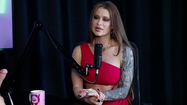 Anh ấy đã làm việc trong quân cảnh 10 năm, anh ấy là luật sư và khách hàng của anh ấy tôn sùng việc thanh toán mọi hóa đơn - Tati Weg (SHEER/RED)