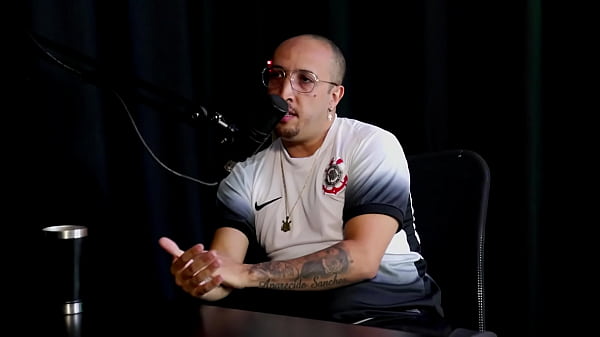 Er hat den Sofatest gemacht und ist steckengeblieben. Er hat vor der Aufnahme über Schokolade geredet und darüber, was er für seinen Schwanz verwendet hat ... - Thiago Bar&atilde_o (SHEER/RED)