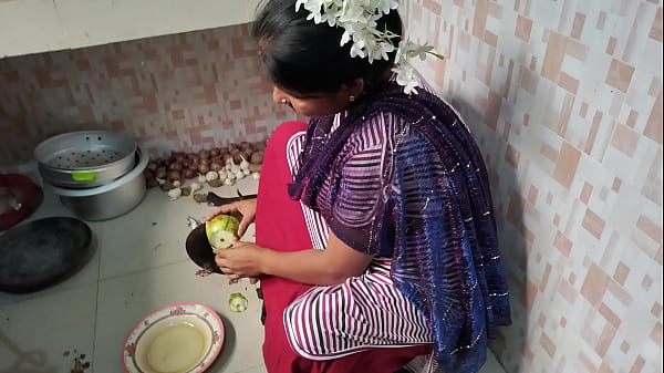 मैंने अपनी सौतेली भाभी को रसोई में चोदा