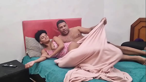 Chica caliente me llamó para tomar fotos pero terminé metiéndola por el culo, corriéndome dentro....