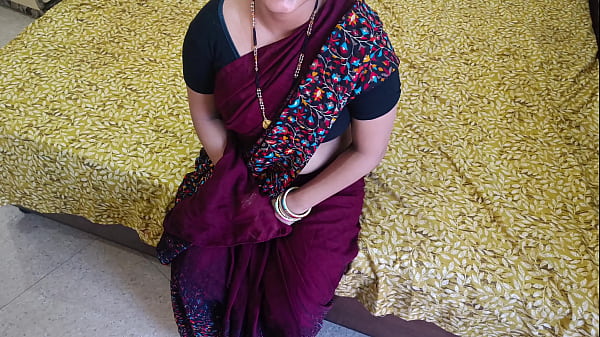 सौतेली चाची को समझाया गया कि प्रेमिका के साथ कैसे सेक्स करना है, वह आनंद ले रही थी और मुंह में डिक चूस रही थी और स्पष्ट हिंदी ऑडियो में बेडरूम में गधे की क्लोजअप चुदाई कर रही थी