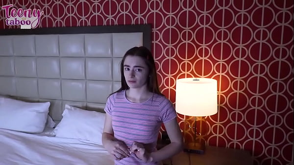 La figliastra diciottenne Reese Robbins è stata riempita di figa da Seth Brogan!