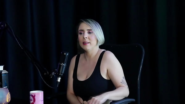 Son mari l'a soutenue, il a commencé par la pénétration anale, il a travaillé avec plusieurs producteurs et quand ils lui ont demandé des fétiches fous... - Mary Red Queen (SHEER/RED)