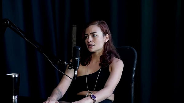 Ha avuto una relazione violenta ed è stata ricoverata in un ospedale psichiatrico, ha un ciclo di tre anni, è una massaggiatrice - Kamilla Werneck (SHEER/RED)