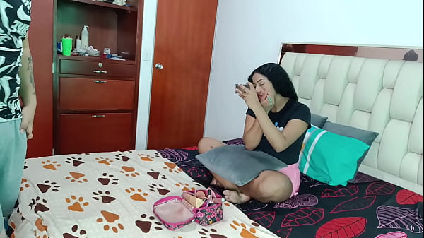 विकृत सौतेला भाई अपनी प्यारी सांवली लैटिना सौतेली बहन की चूत में चोदता है - स्पेनिश में अश्लील