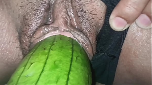 Schöner Teenager zeigt sich sexy