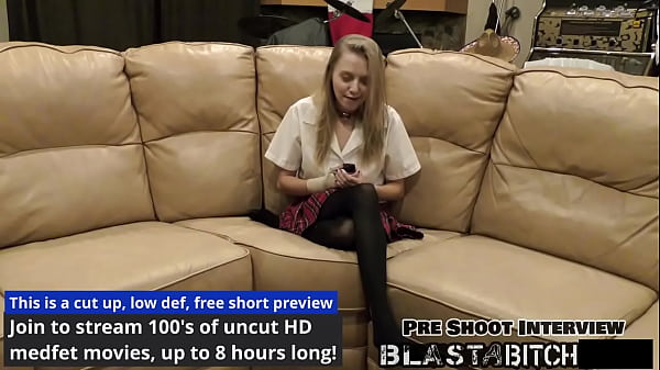 La figa di Ava Siren' viene scopata e riempita di sperma, versione POV